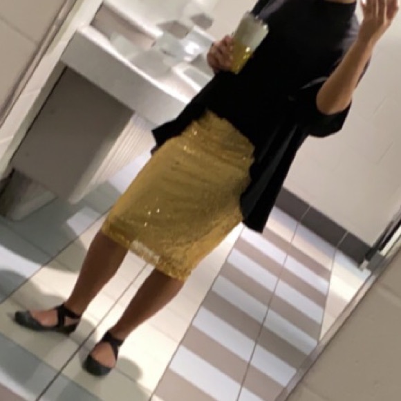 Gold Sequined skirt - Picture 5 of 10